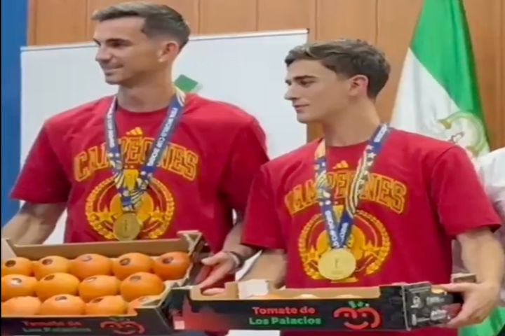 Παγκόσμιο 2026: Γιατί ο Γκάβι και ο Φαμπιάν Ρουίθ τιμήθηκαν με 70 κιλά ντομάτες ο καθένας μετά την κατάκτηση του Μουντιάλ